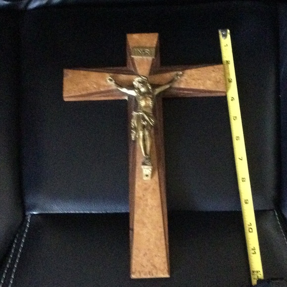 Wood cross and Brass - Picture 1 of 10